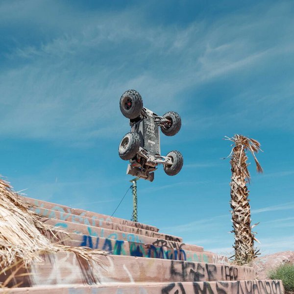 ������ 1/5 OUTCAST 4X4 8S BLX EXB Brushless Stunt Truck RTR ����� 