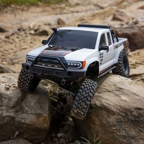 מכונית Axial SCX10 III Base Camp 4X4 RTR 1/10 לבנה מכונית Axial SCX10 III Base Camp 4X4 RTR 1/10 לבנה