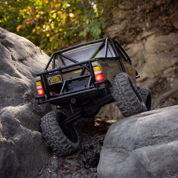������ Axial SCX10 III 1987 Toyota SR5 1/10 ����