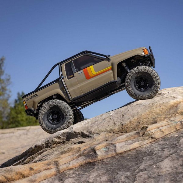 ������ Axial SCX10 III 1987 Toyota SR5 1/10 ����