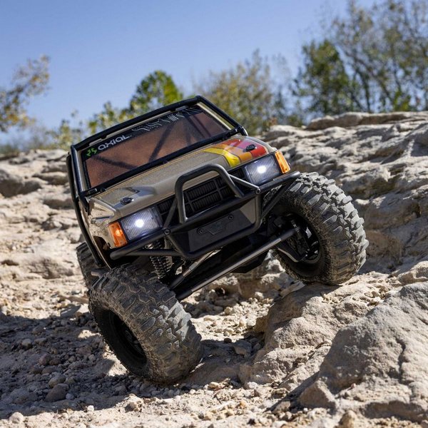 ������ Axial SCX10 III 1987 Toyota SR5 1/10 ����