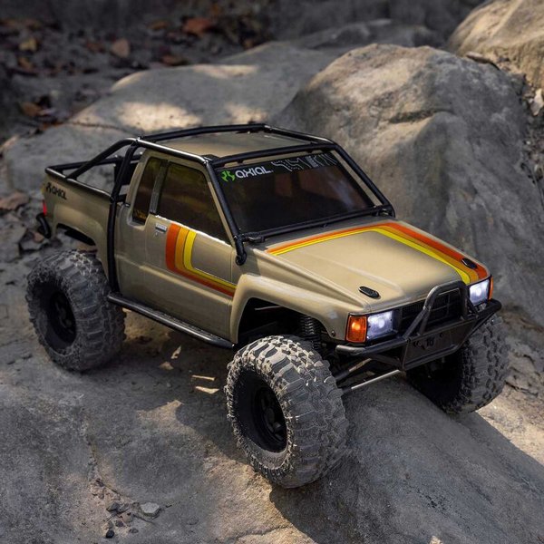 ������ Axial SCX10 III 1987 Toyota SR5 1/10 ����