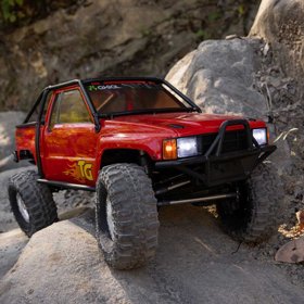 מכונית Axial SCX10 III 1987 Toyota SR5 1/10 אדומה מכונית Axial SCX10 III 1987 Toyota SR5 1/10 אדומה