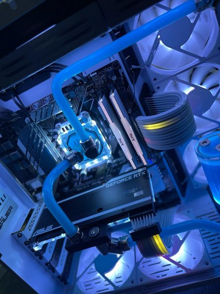 ���� ������ ��� Mr. White �� ���� Ryzen 7, �.��� 3090, ����� 32GB RGB