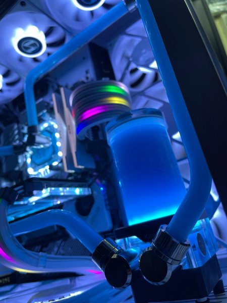 ���� ������ ��� Mr. White �� ���� Ryzen 7, �.��� 3090, ����� 32GB RGB