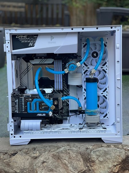 ���� ������ ��� OP4 ���� Intel i7, ����� RTX 3070, ������ 32GB RAM