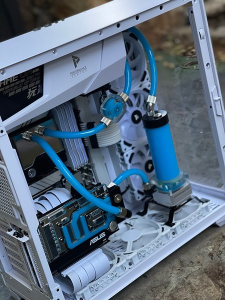 ���� ������ ��� OP4 ���� Intel i7, ����� RTX 3070, ������ 32GB RAM