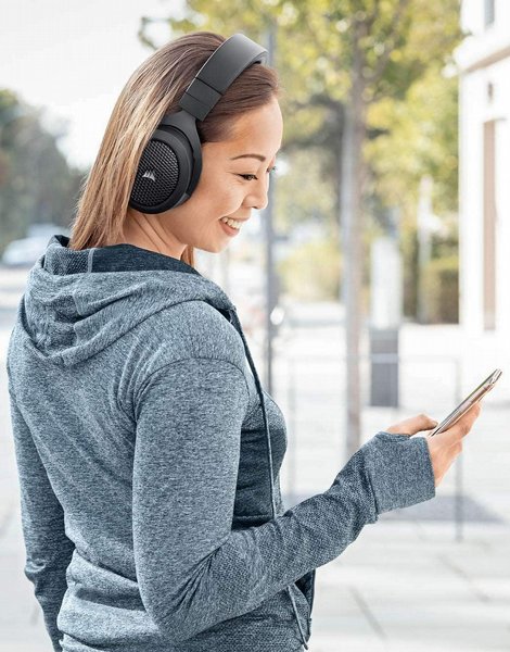 ������� ������� Corsair HS70 Bluetooth ������