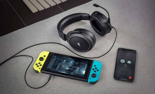 ������� ������� Corsair HS70 Bluetooth ������